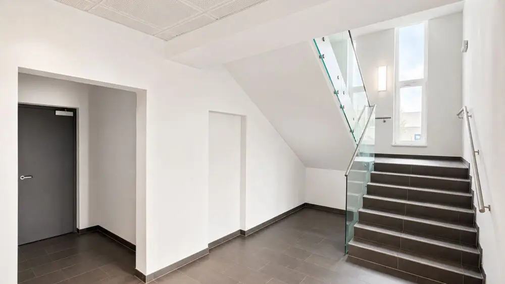 13_Stiegenhaus_Glasgelaender